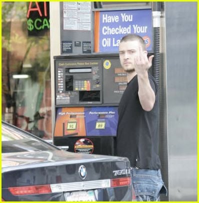 justin-timberlake-pumping-gas15.jpg