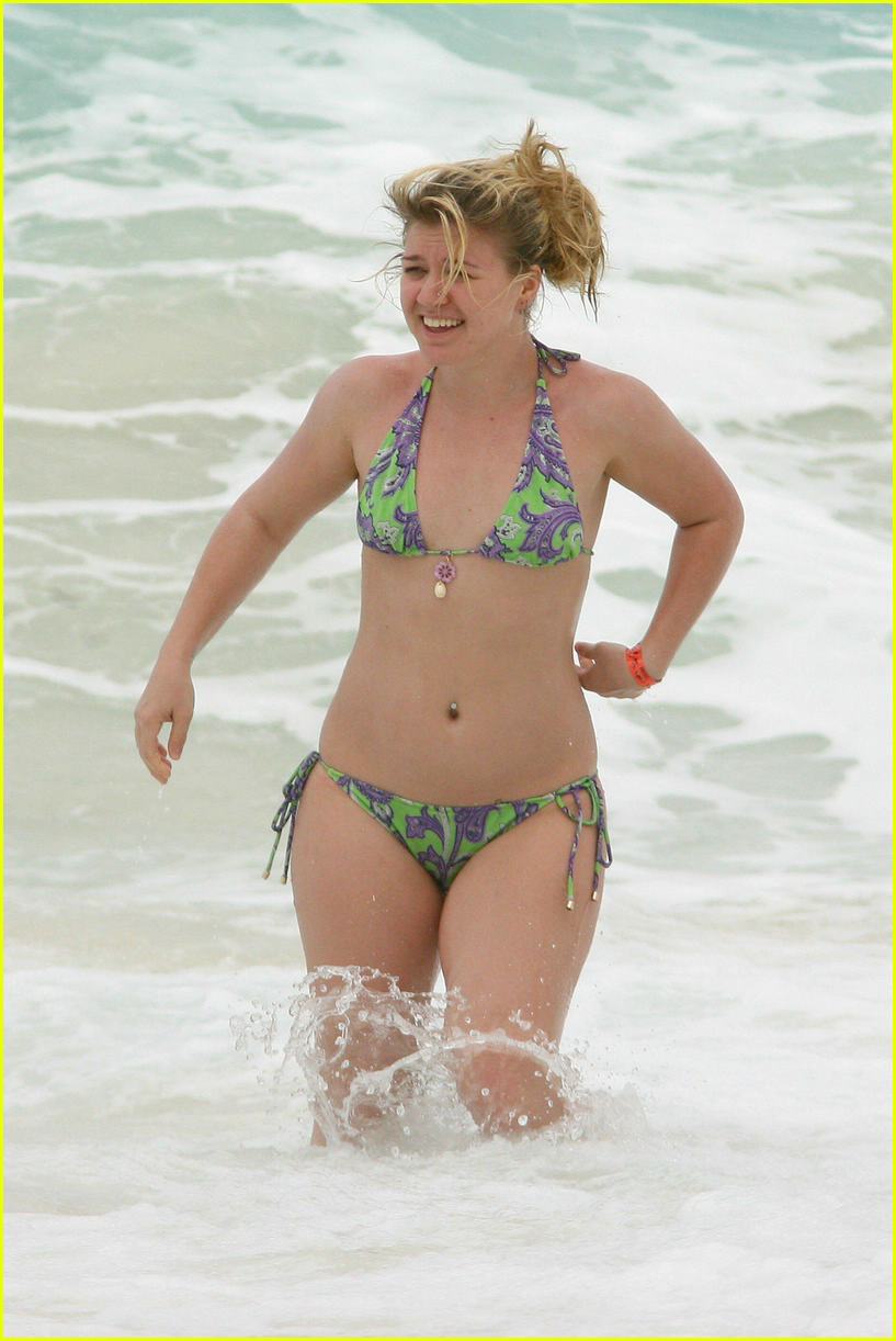 That kelly clarkson bikini is like cute in the second pic. `