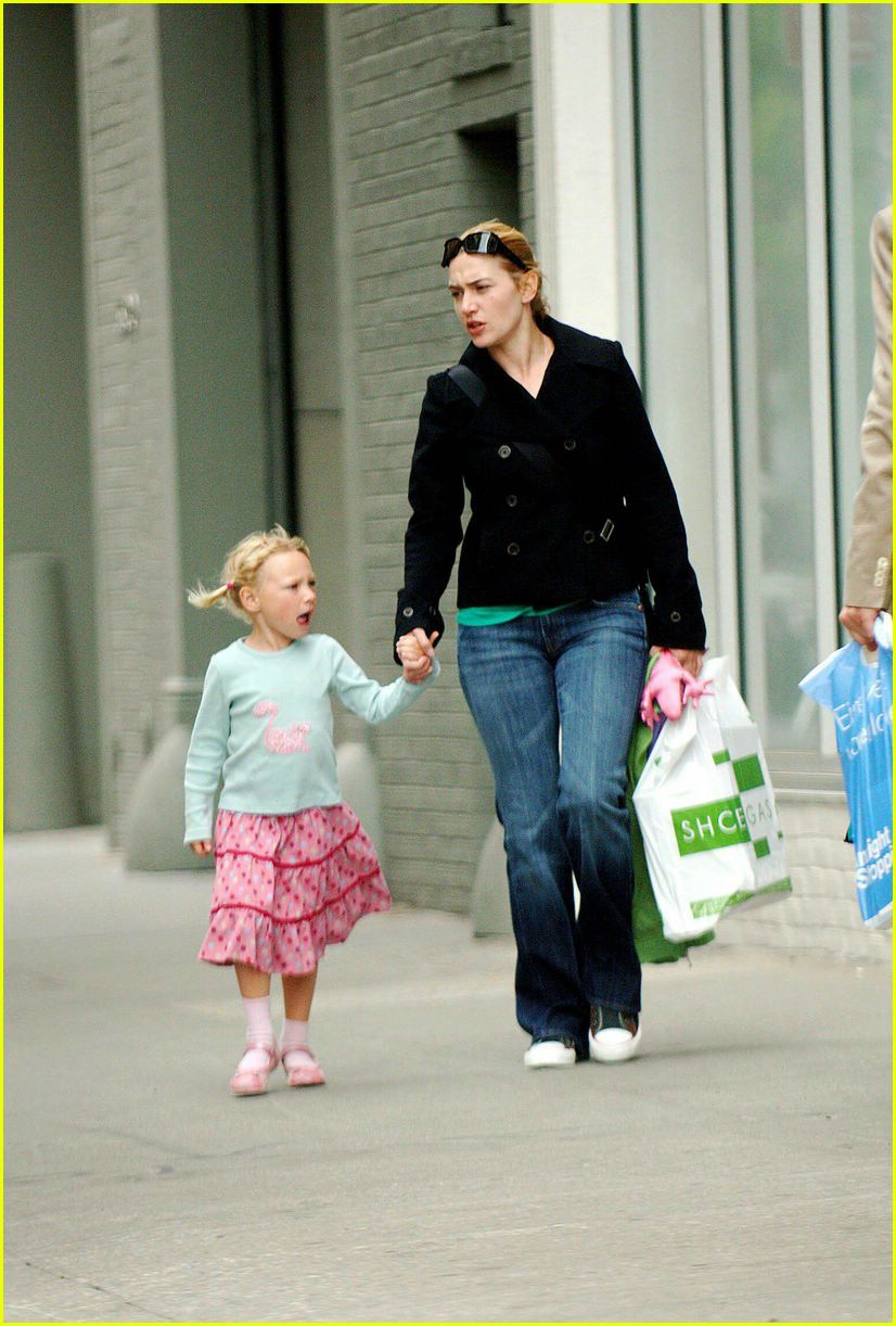 Full Sized Photo of mia threapleton kate winslet02 | Photo 216541