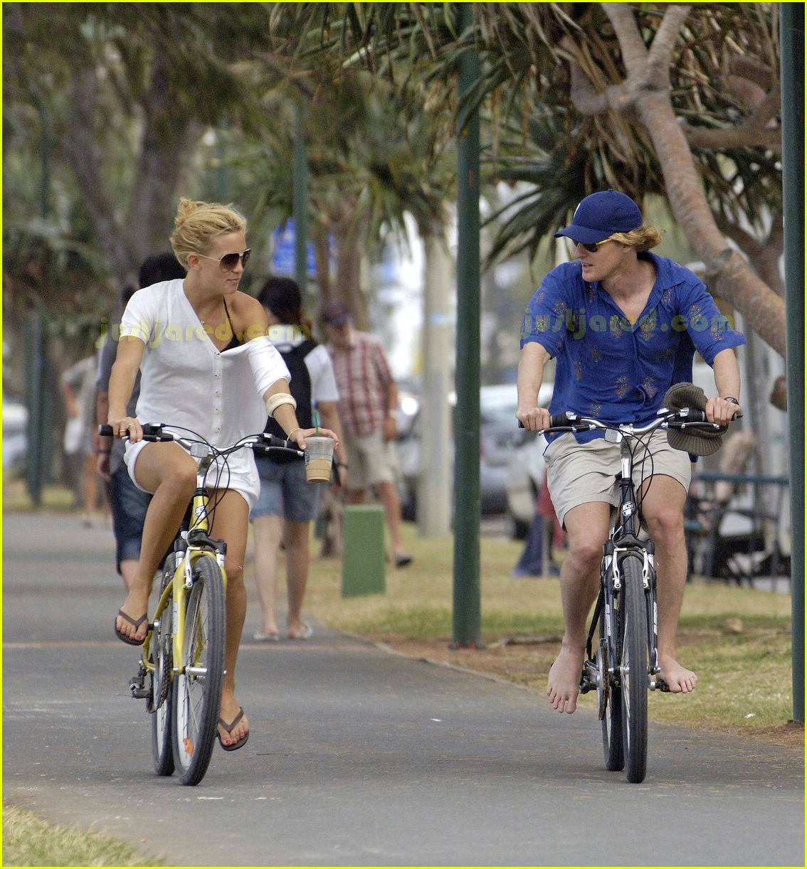 Owen Wilson Loves Barefoot Biking: Photo 2416854 | Kate Hudson, Owen Wilson Pictures ...1134 x 1222
