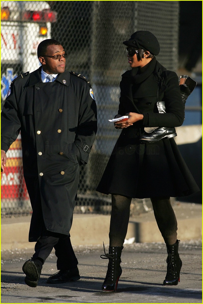 Naomi Campbell Serves the NYC Sanitation Department Photo 2414954