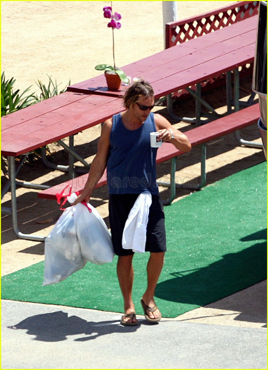 Matthew McConaughey Takes Out the Trailer Trash Photo 110541 Camila Alves, Matthew