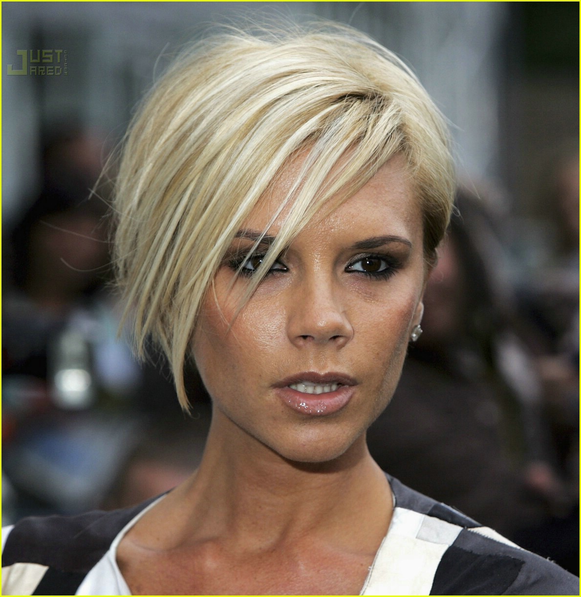 Victoria Beckham Graduate Gala Fashion Show Photo 423131