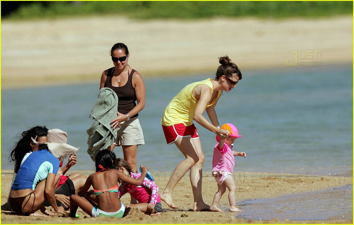 Jennifer Garner: Daughters' Day @ the Beach: Photo 447931 | Ben Affleck, Celebrity ...1222 x 776
