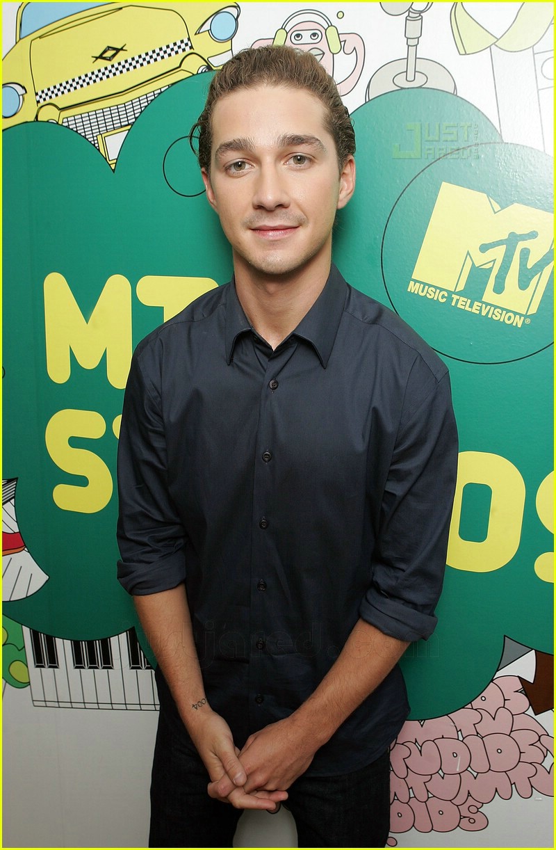 Shia LaBeouf Makes Out with Tennis Ball: Photo 459481 | Shia LaBeouf