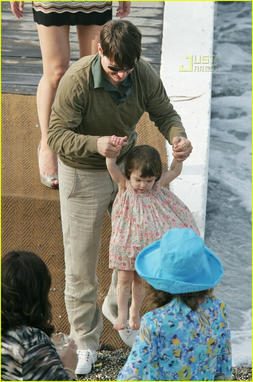 Tom Cruise Cradles Baby Suri Photo 448351 Celebrity Babies, Katie