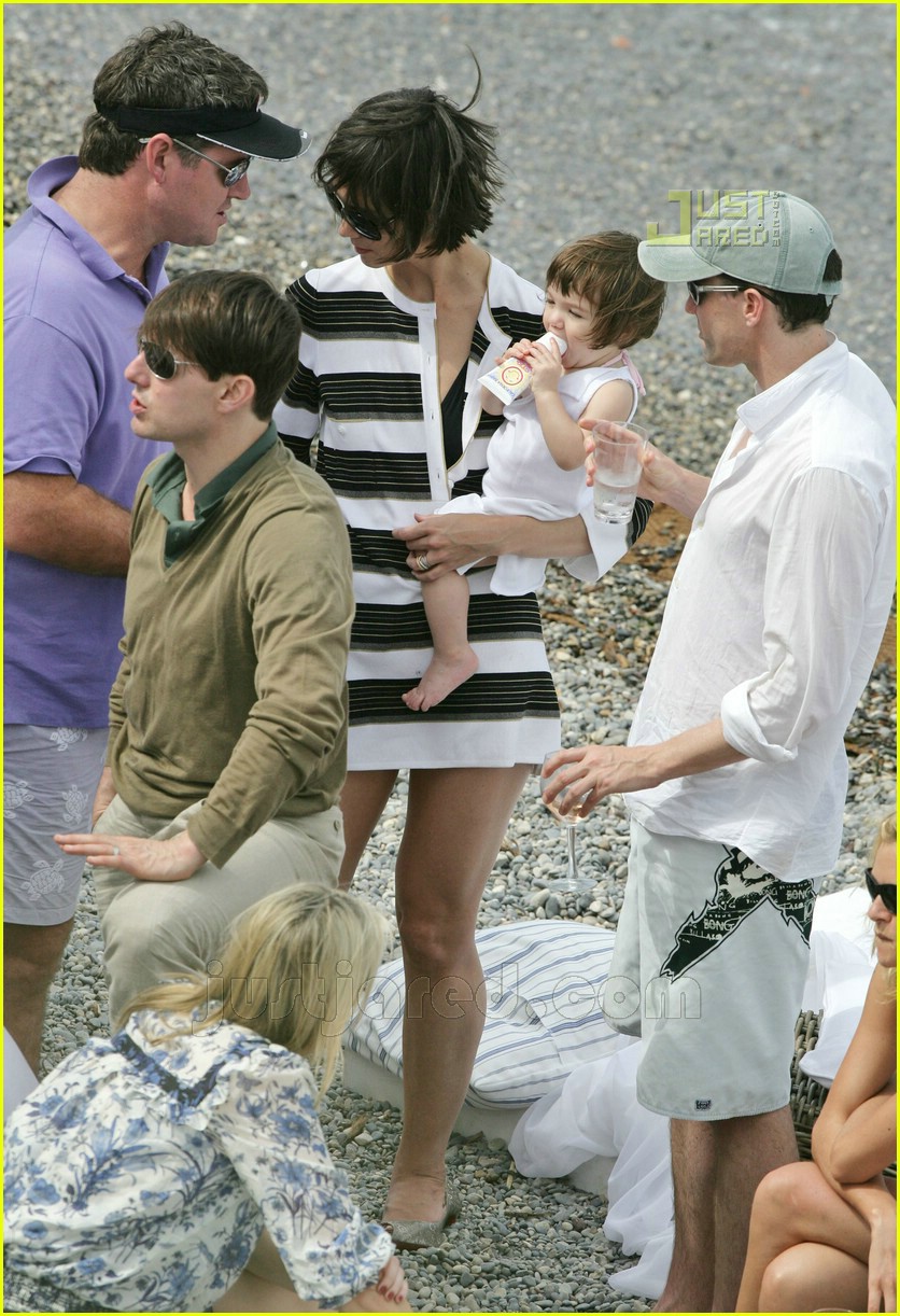 Tom Cruise Cradles Baby Suri Photo 448371 Celebrity Babies, Katie