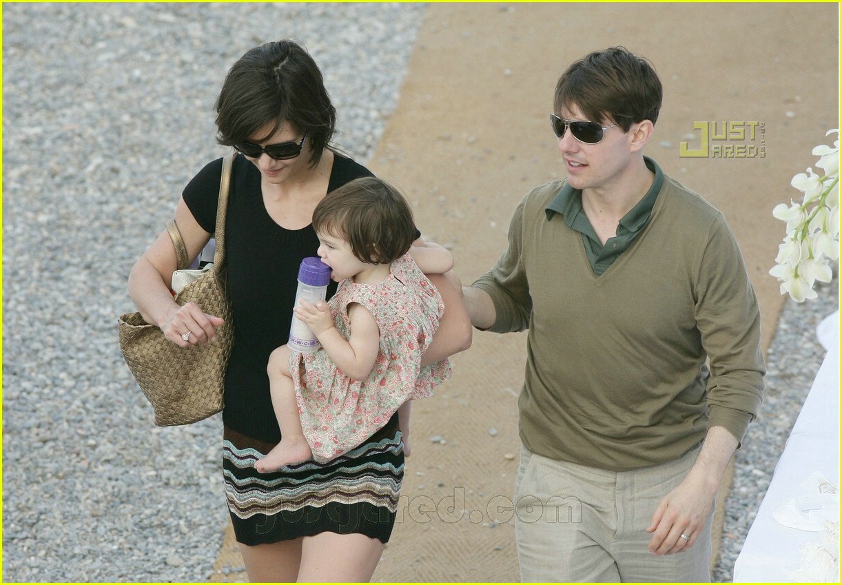 Tom Cruise Cradles Baby Suri Photo 448431 Celebrity Babies, Katie