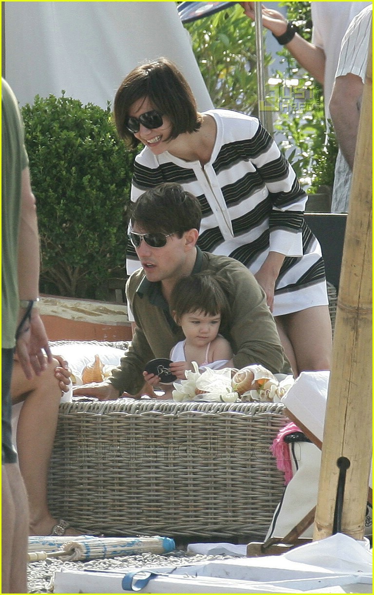 Tom Cruise Cradles Baby Suri Photo 448541 Celebrity Babies, Katie