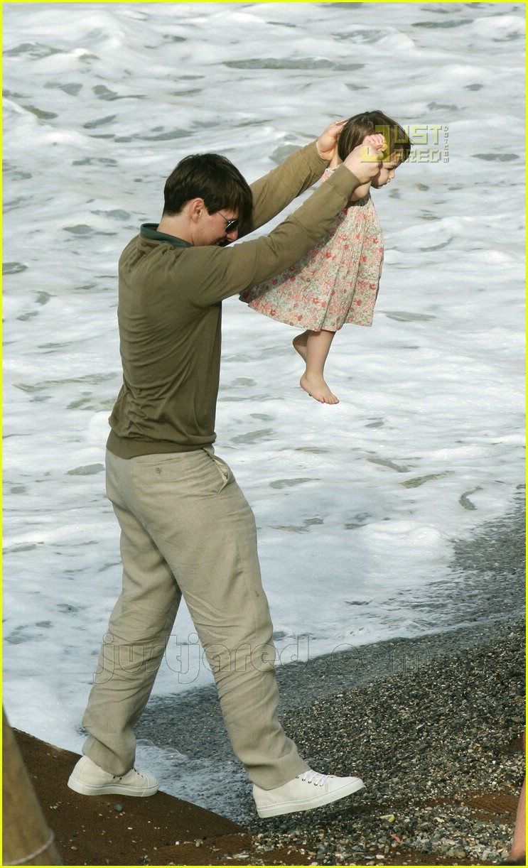 Tom Cruise Cradles Baby Suri Photo 448581 Celebrity Babies, Katie