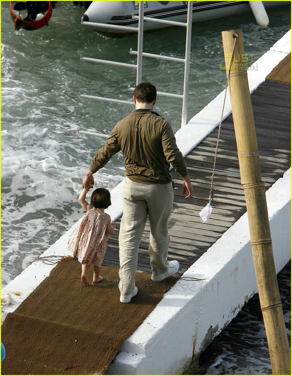 Tom Cruise Cradles Baby Suri Photo 448731 Celebrity Babies, Katie