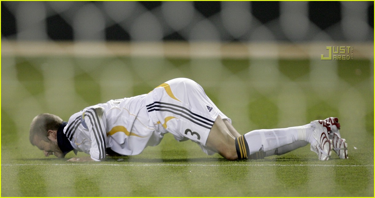 David Beckham Gets Kicked in the Nuts Photo 553241 David Beckham