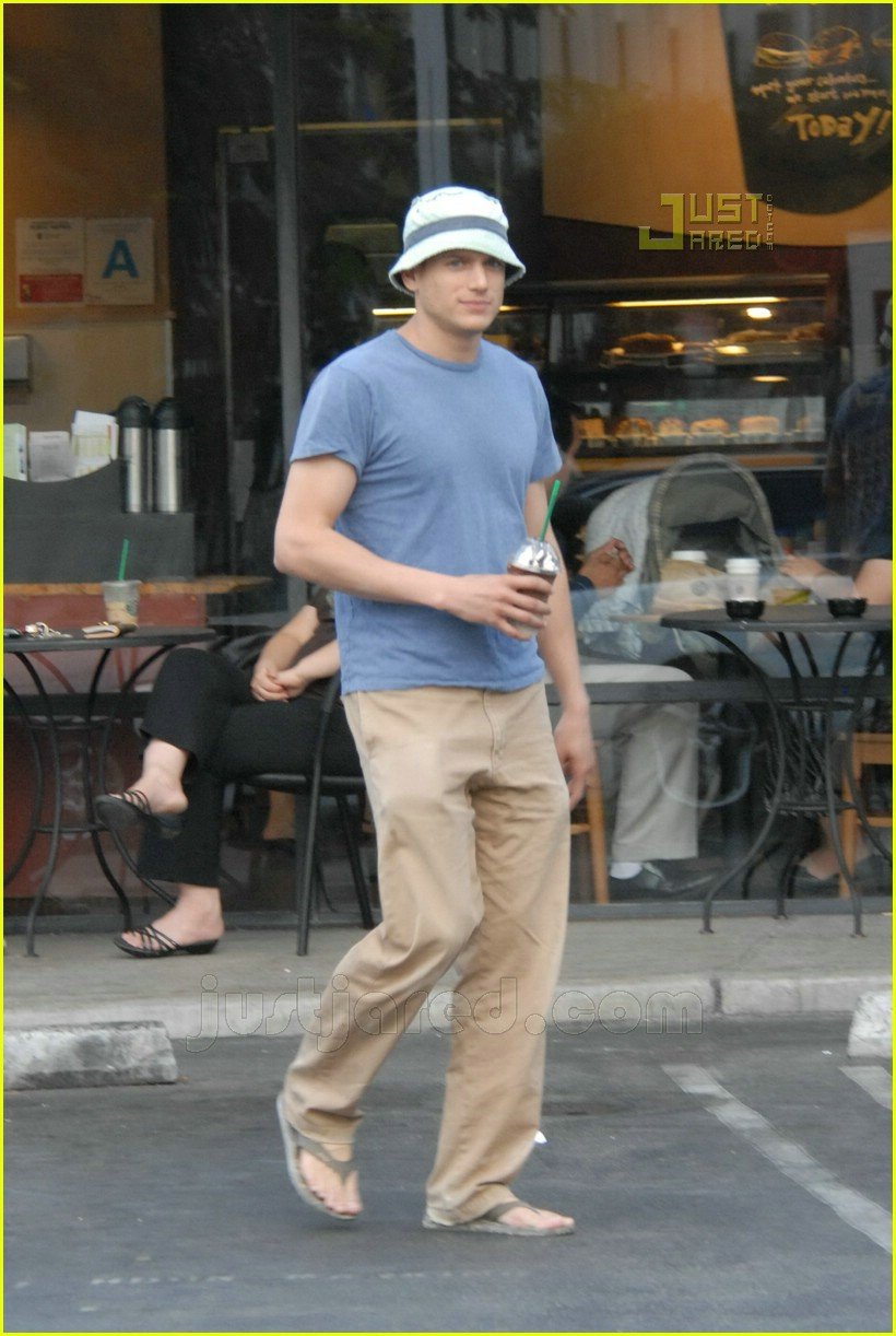Luke MacFarlane Steps Out with Wentworth Miller: Photo ...