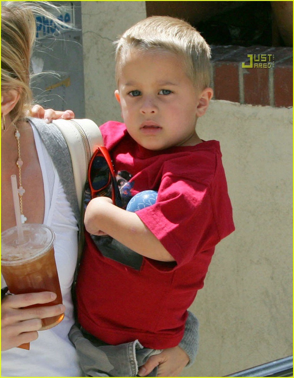 Deacon Phillippe Gets Pizzy Hut Delivery Job Photo 724341 Ava