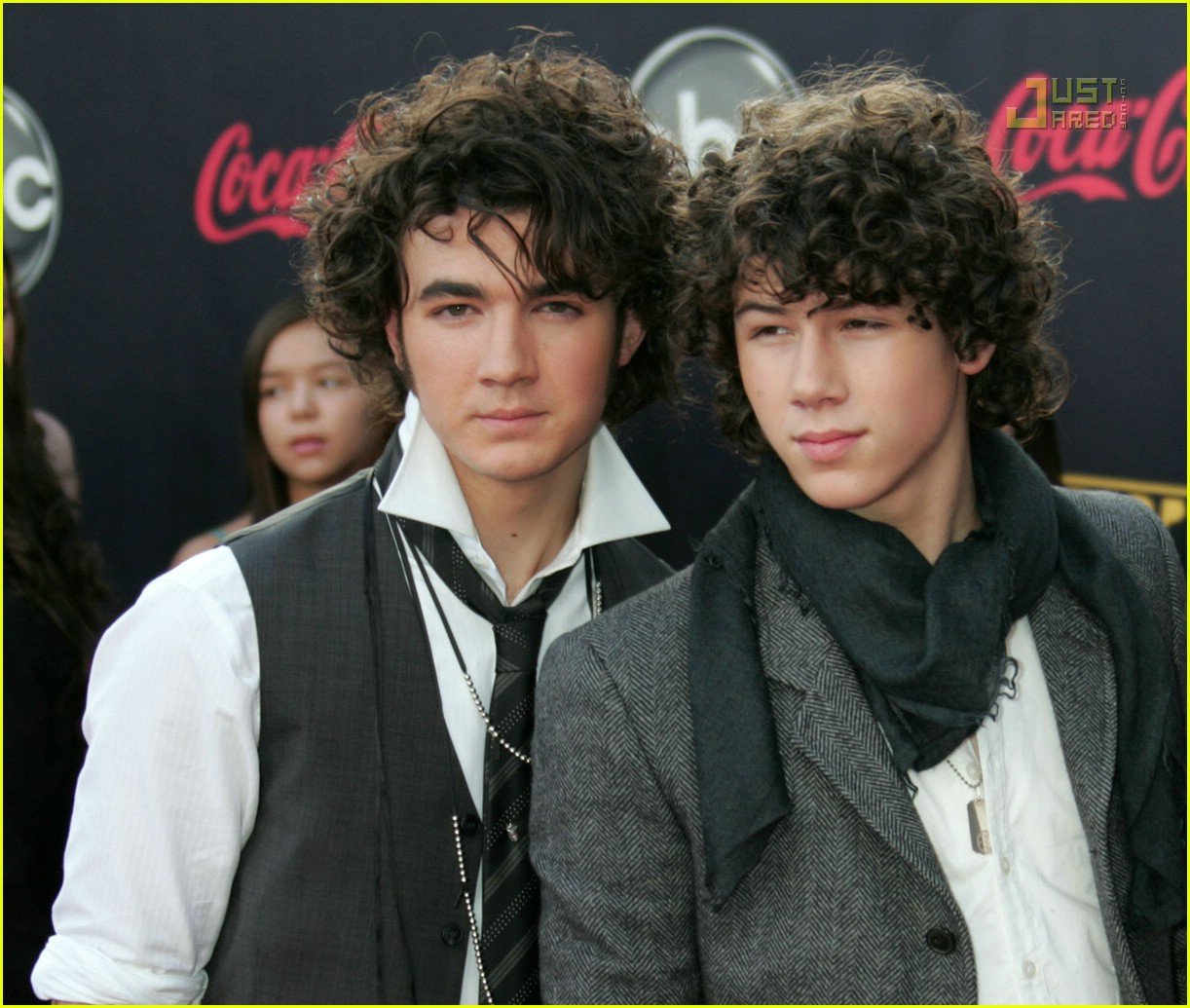 The Jonas Brothers 2007 American Music Awards Photo 744151