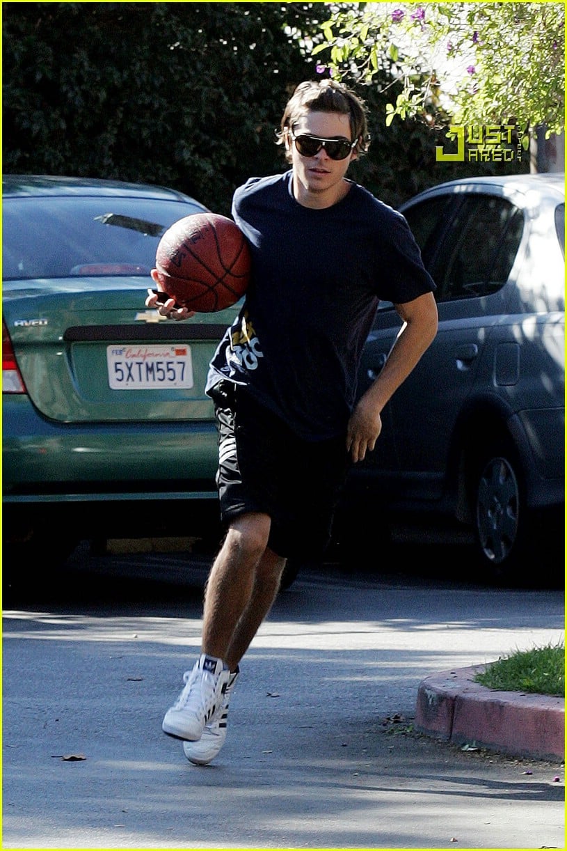 Zac Efron is a Basketball Balla Photo 727471 Zac Efron Pictures