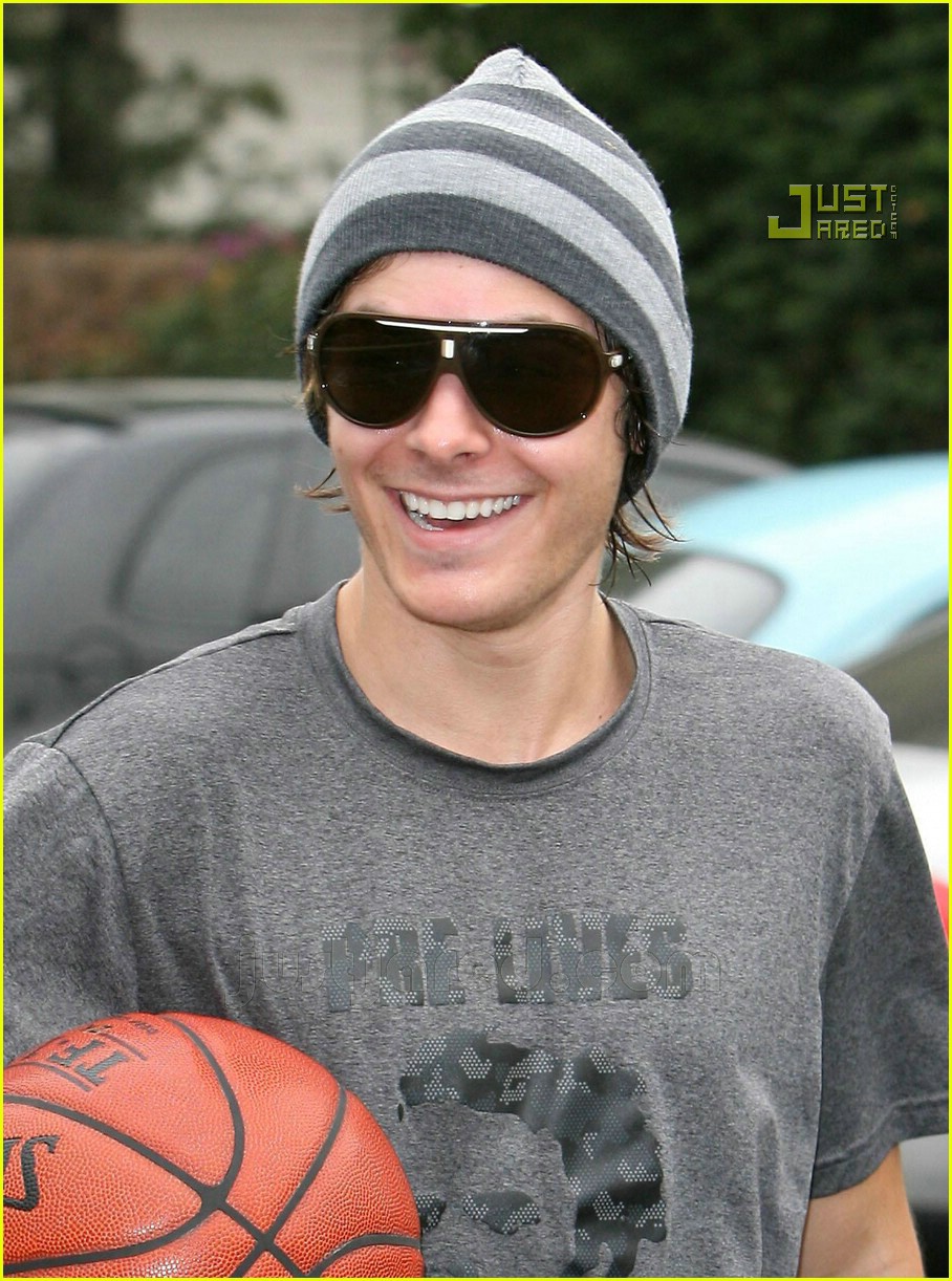 Zac Efron is a Basketball Playa Photo 719051 Zac Efron Pictures