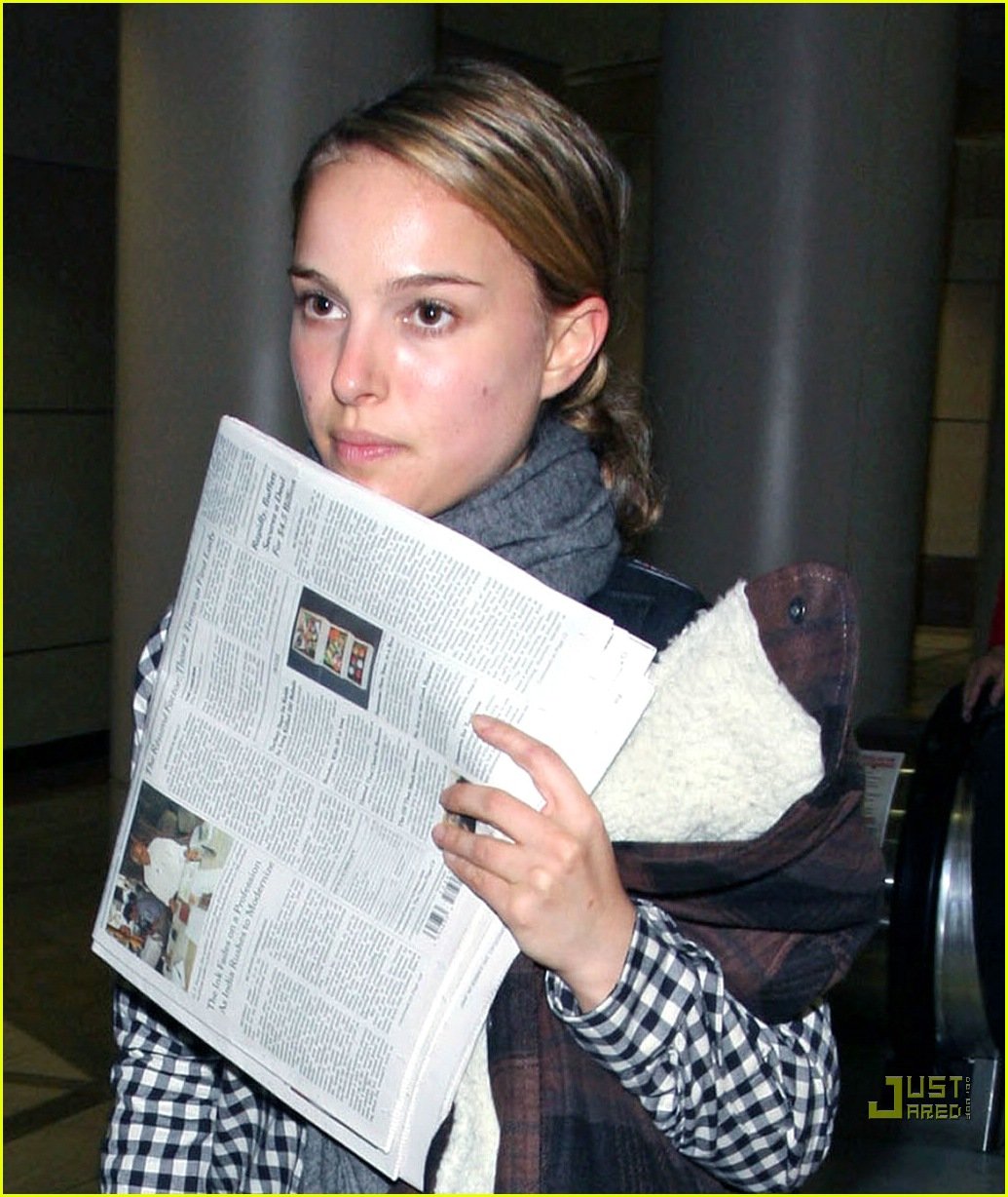 Natalie Portman Loves The New York Times: Photo 820021 | Natalie
