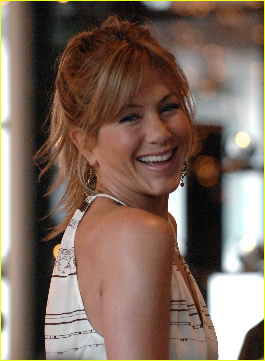 Jennifer Aniston Over The Moon In Overalls Photo 1075961