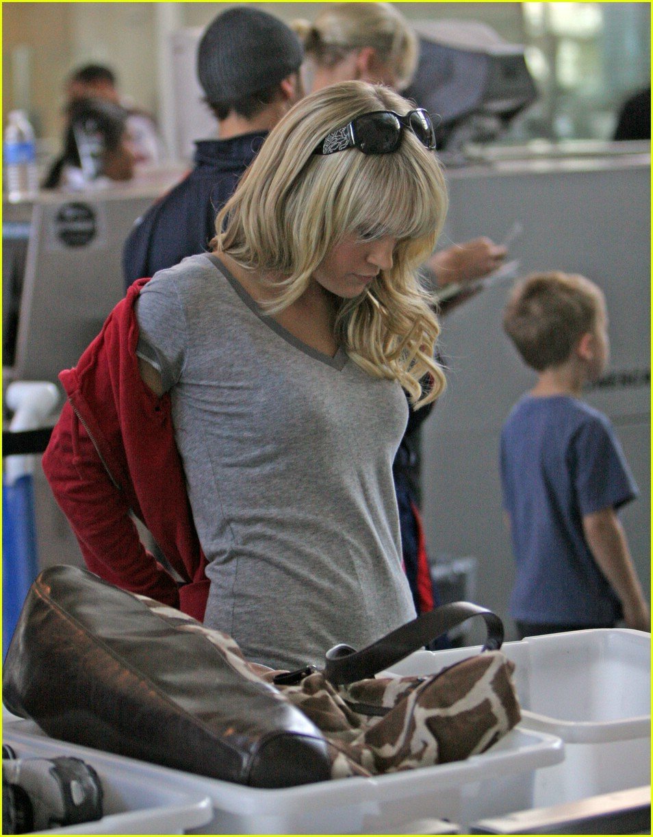 Carrie Underwood: Single and Sexy: Photo 1051081 | Carrie Underwood