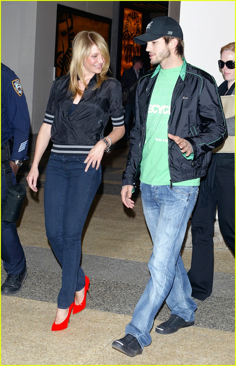 Cameron Diaz and Ashton Kutcher Tackle TRL Photo 1113461