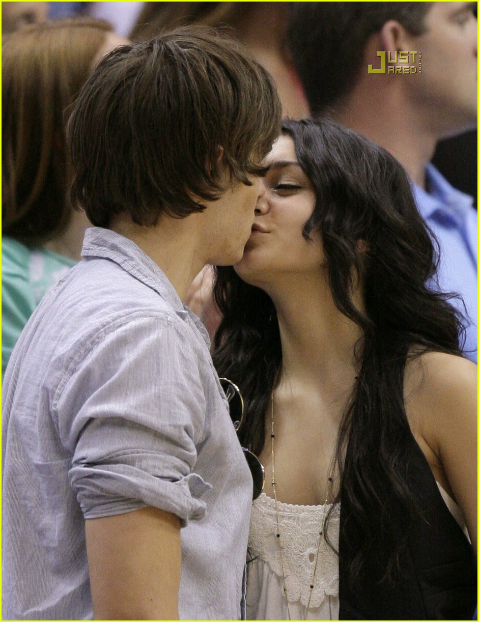 Zac And Vanessa Naked In Bed 120