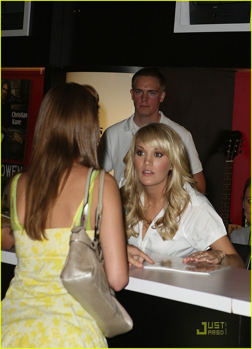 Carrie Underwood&rsquo;s Fans are Fantastic: Photo 1189441 | Carrie Underwood