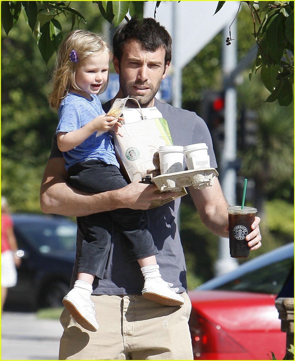 Violet Affleck is a Coffee Kid: Photo 1218951 | Violet Affleck Pictures