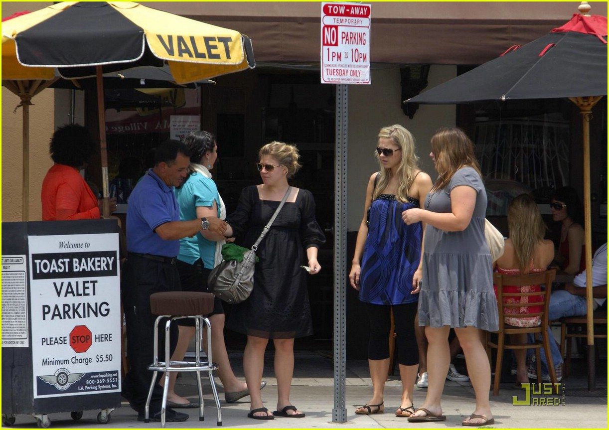 Kelly Clarkson is TOAST: Photo 1249861 | Kelly Clarkson Pictures | Just