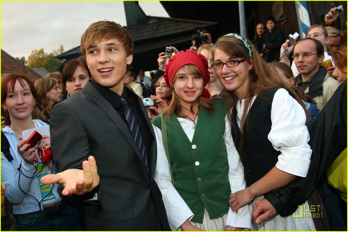 Did william moseley dating anna popplewell