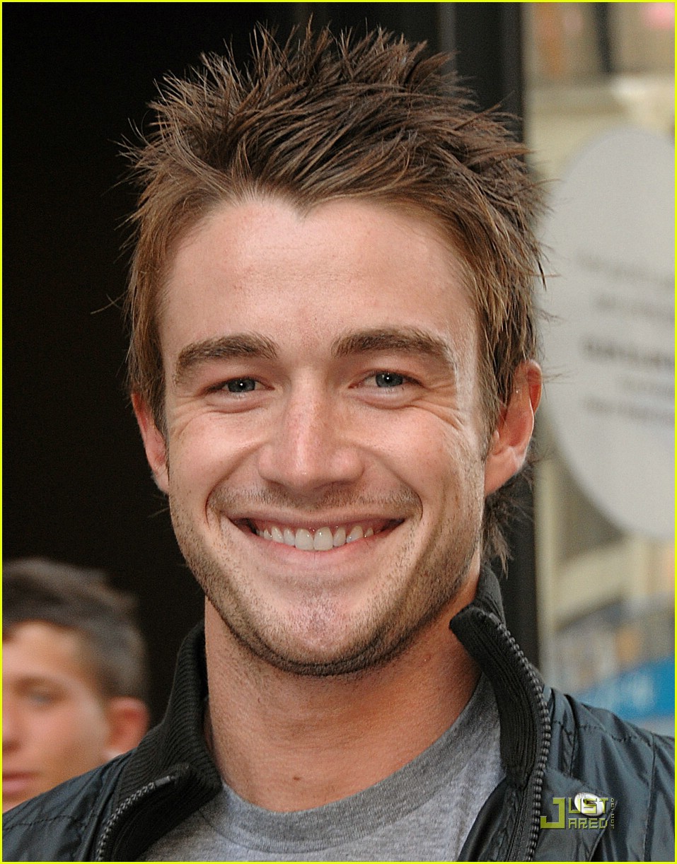 Robert Buckley is a House Bunny Believer: Photo 1353871 | Robert