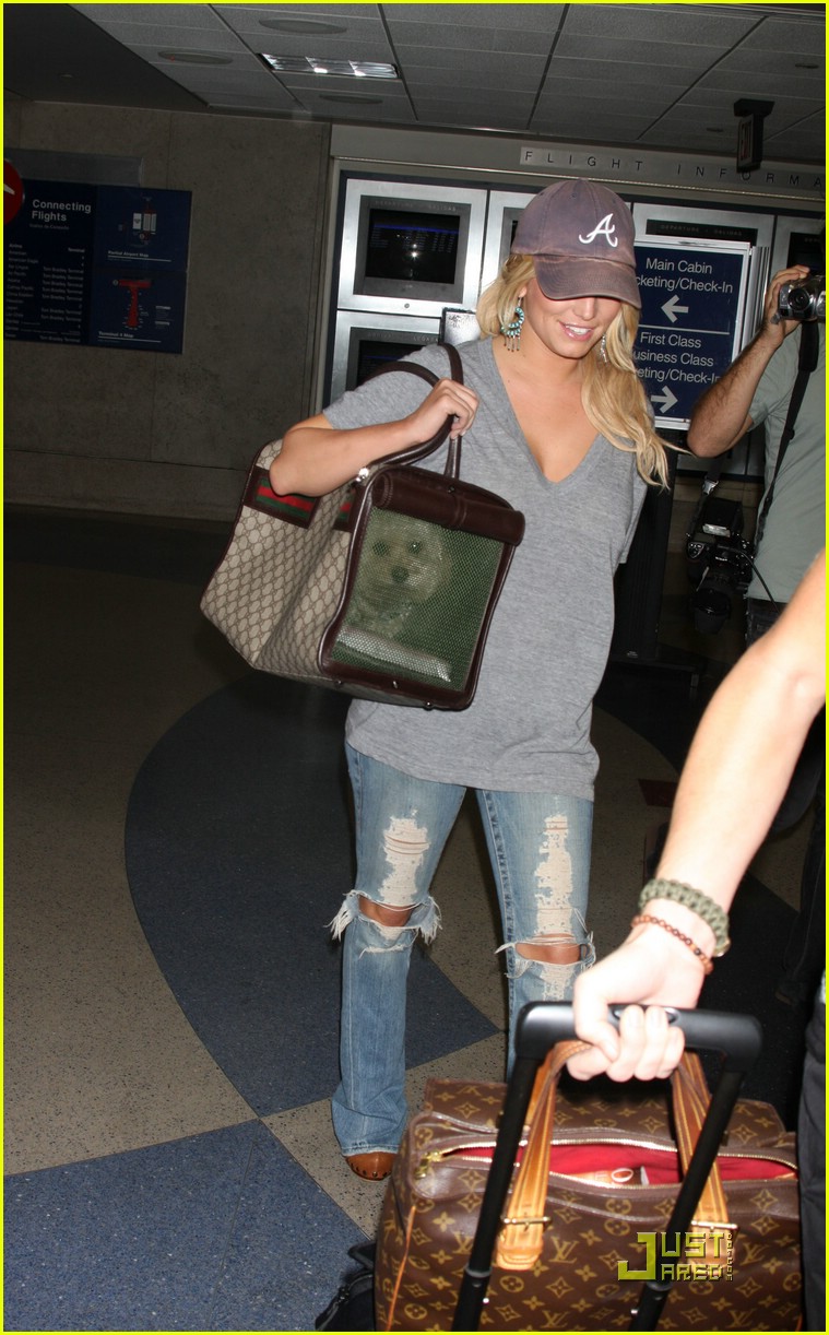 Jessica Simpson Flies Daisy Photo 1367641 Jessica Simpson Pictures Just Jared