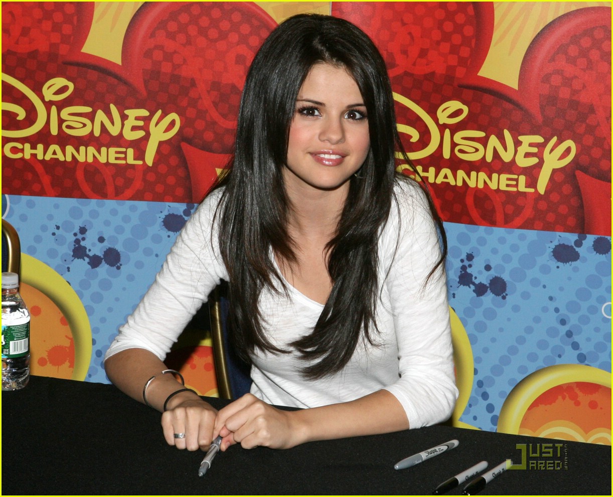 Selena Gomez's Wonderful World of Disney: Photo 1401921 | David Henrie, Selena Gomez ...1222 x 991