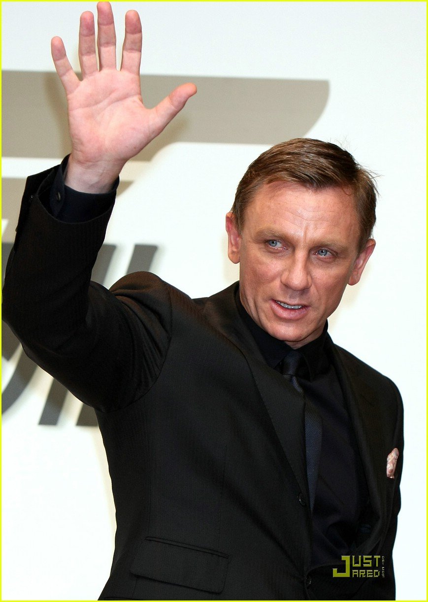 Daniel Craig Bonds With Tokyo Photo 1564431 Daniel Daniel Craig Bonds With Tokyo Photo 1564431 Daniel