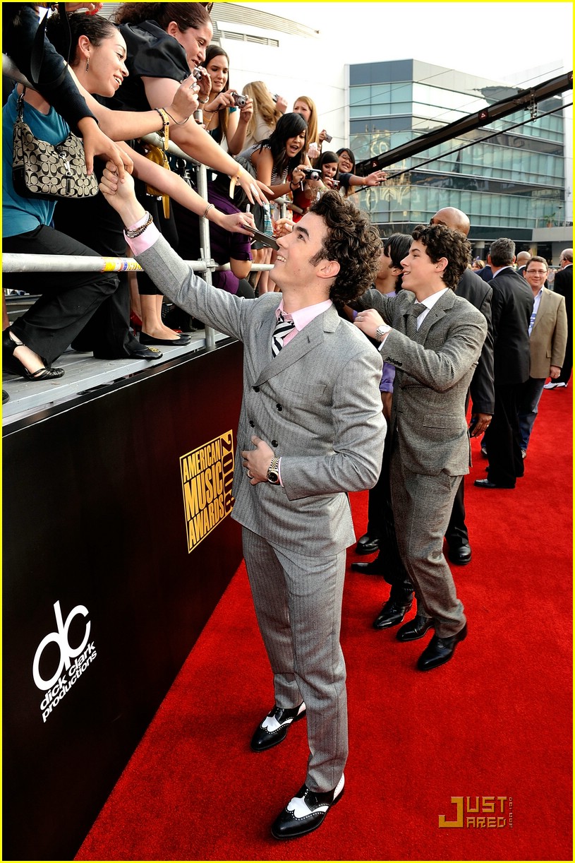 The Jonas Brothers 2008 American Music Awards Photo 1560851