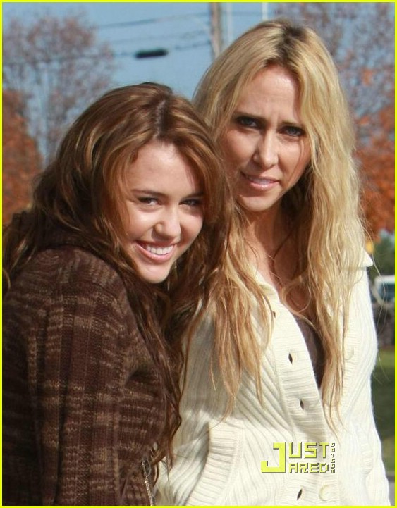 Miley Cyrus and Justin Gaston are Walmart Wacky: Photo ...