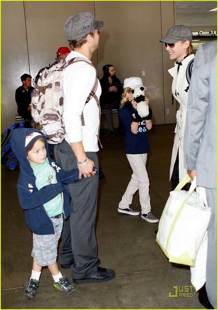 Ryan Phillippe Spends Thanksgiving With The Kids Photo