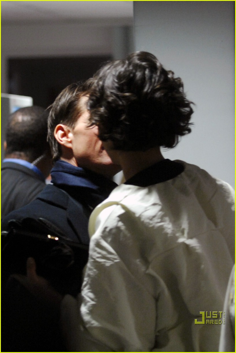Tom & Katie's Cute Kiss Photo 1668441 Katie Holmes, Tom Cruise