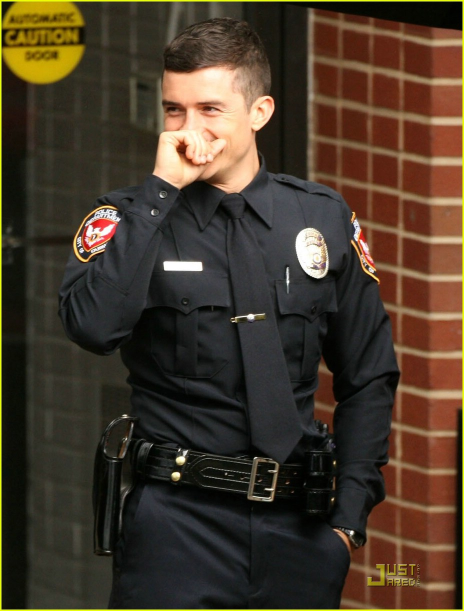 Orlando Bloom is Police Officer Protective: Photo 1853111 | Ellen