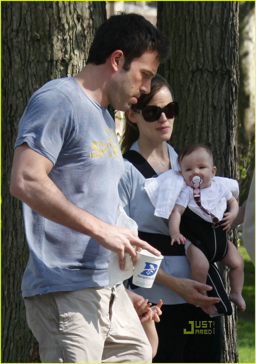 Jennifer Garner & Ben Affleck: Family Friday!: Photo 1907971 | Ben