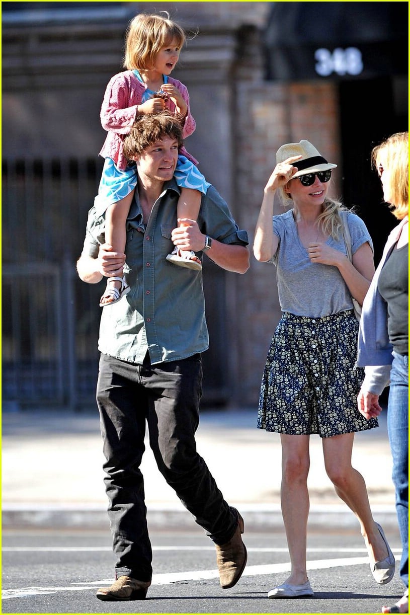 Matilda Ledger Does a Little Dance: Photo 1941681 | Celebrity Babies