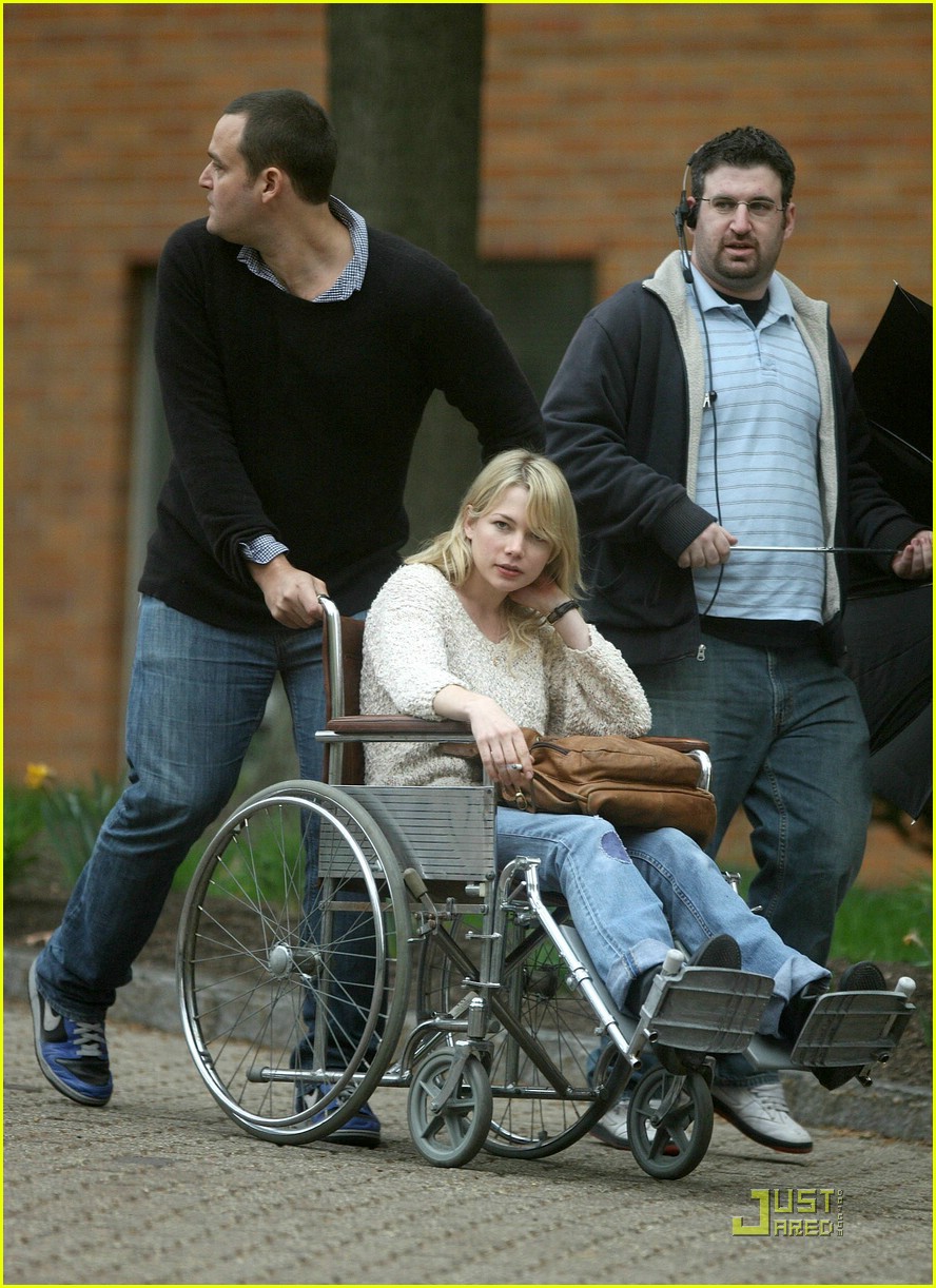 Michelle Williams is Wheelchair Bound Photo 1896811 Michelle
