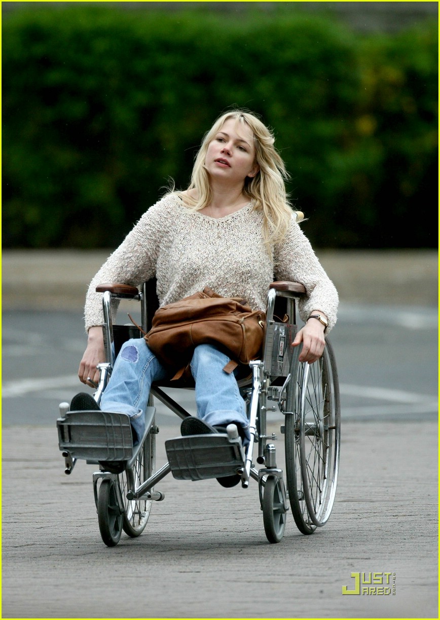 Michelle Williams is Wheelchair Bound Photo 1896841 Michelle