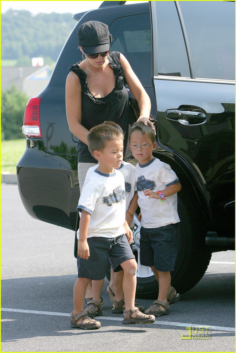 Kate Gosselin: Toddler Teeth Time!: Photo 2138382 | Celebrity Babies, Jon & Kate Plus 8, Kate ...