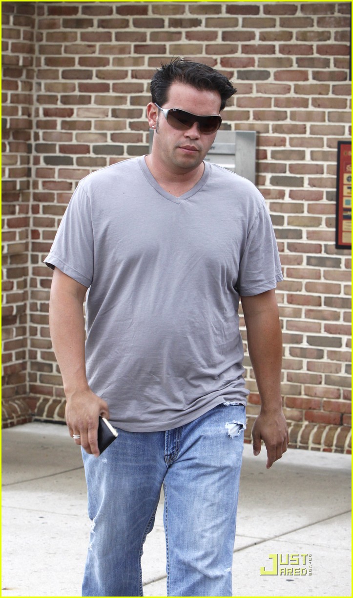 Jon Gosselin Uses Paparazzi Camera Photo 2115091 Jon & Kate Plus 8