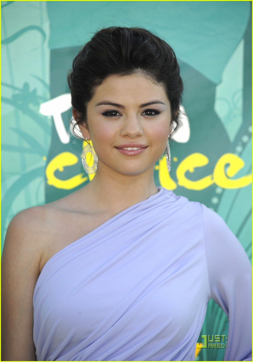 Selena Gomez Wins Teen Choice Award For Choice Summer TV Star: Photo