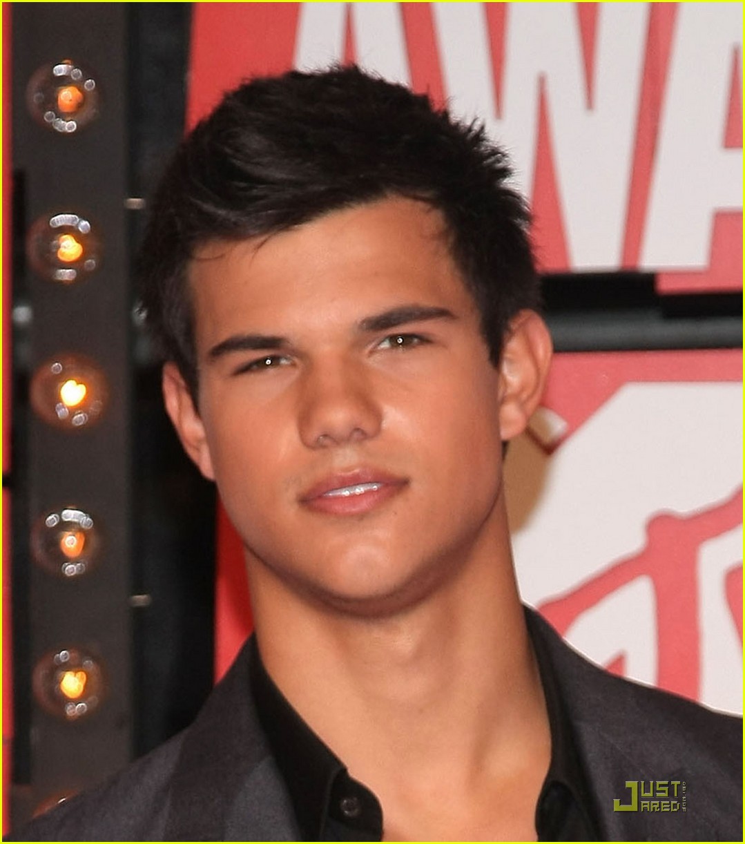 Taylor Lautner Mtv Vmas 2009 Photo 2212332 2009 Mtv Vmas