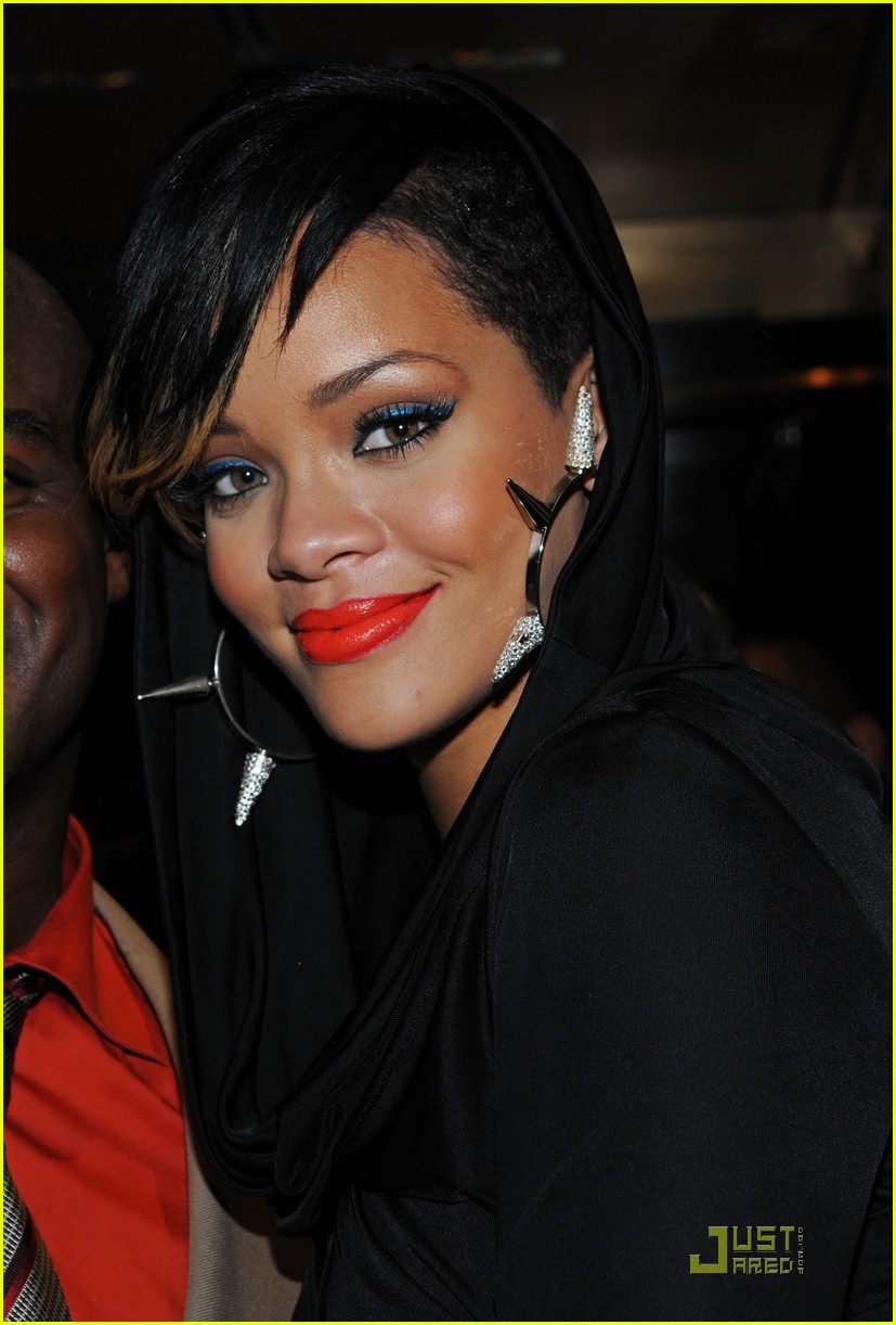 Rihanna is Fashion Week Fabulous: Photo 2205741 | Rihanna Pictures