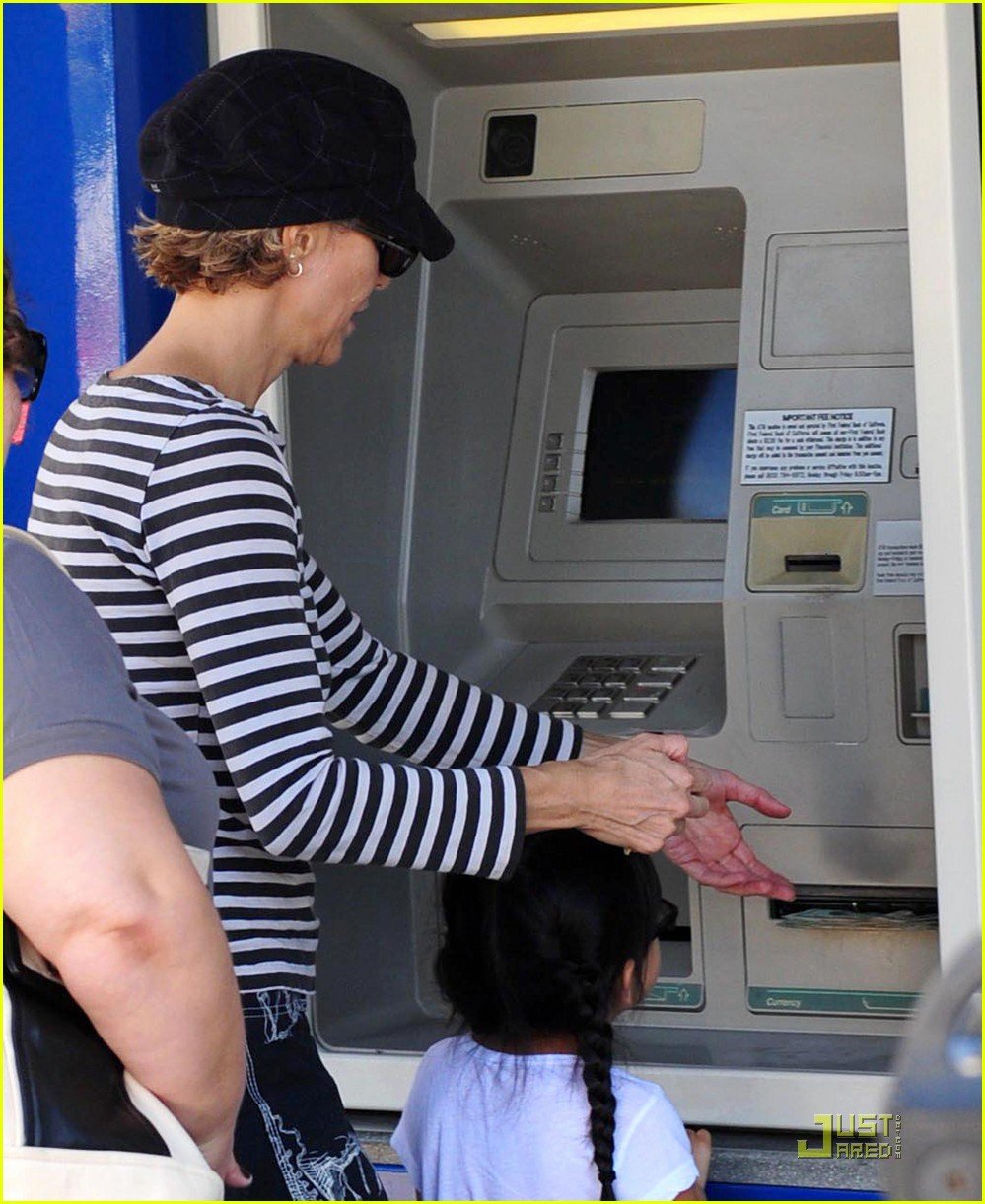 Meg Ryan and Daisy True: Face Painting Fun: Photo 2297231 | Celebrity
