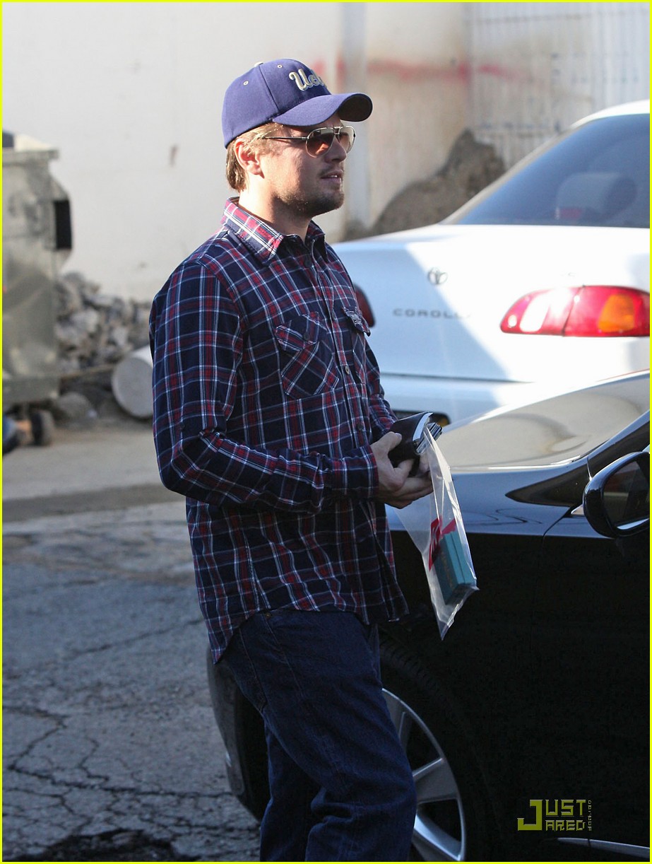 Leonardo DiCaprio In Flannel Is OK: Photo 2412041 | Leonardo DiCaprio
